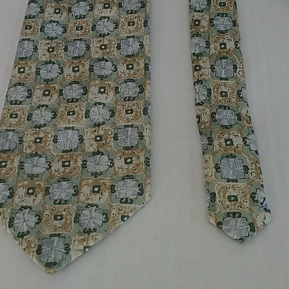 The Metropolitan Museum of Art Other - The Metropolitan Museum of Art 100% Imported Silk Tie Green/Tan Shades of Color